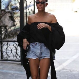 Light wash Levi jean shorts